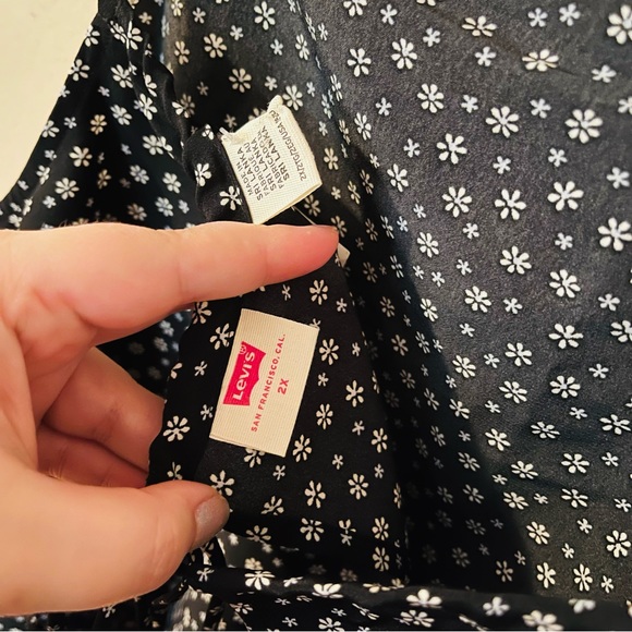 NWT Levi’s Floral Tank Top - Picture 7 of 7